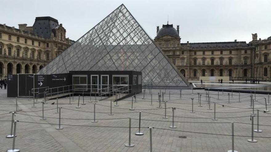 El Museo del Louvre cierra por la crecida del Sena