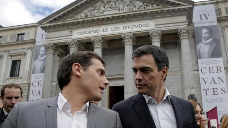 Los abstencionistas del PSOE aguardan al &#039;sí&#039; de C&#039;s para plantar batalla