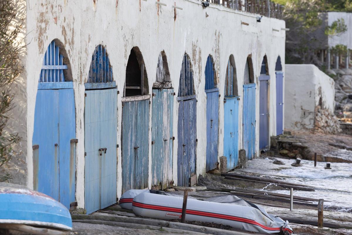 Imágenes de las casetas varadero en el puerto de Portinatx Imágenes de las casetas varadero en el puerto de Portinatx