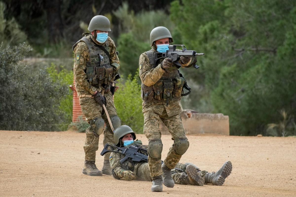 El Ejército de Tierra entrena a militares ucranianos en la Academia de Infantería de Toledo