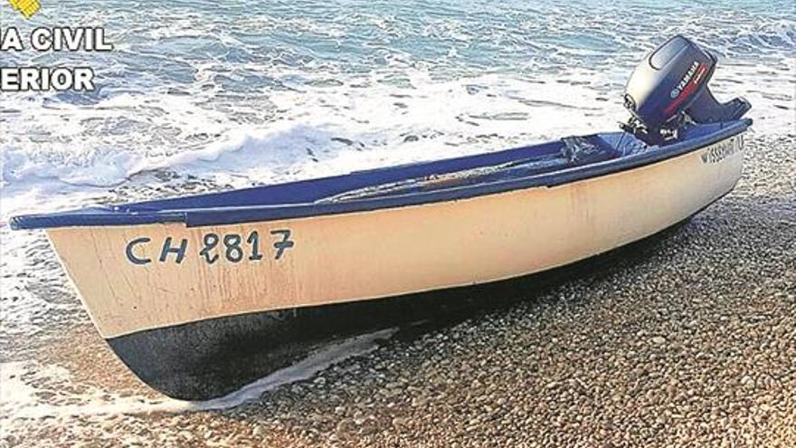 Otras dos pateras logran alcanzar la costa de Alicante