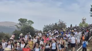 Cabra se vuelca un año más con la Virgen de la Sierra en una multitudinaria Bajá