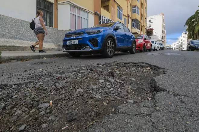 Vecinos de Las Rehoyas se quejan del abandono del barrio