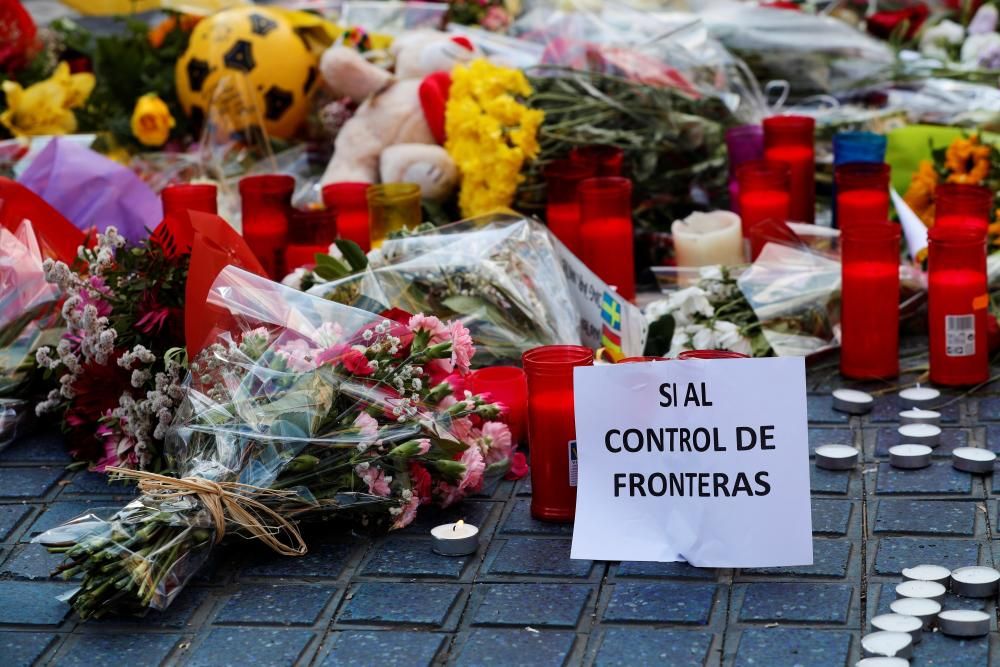 Homenaje en Las Ramblas a las víctimas de los atentados de Cataluña