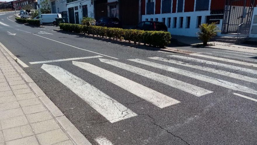 Imagen del deterioro de la carretera TF-215, que será rehabilitada por el Cabildo de Tenerife. | | E.D.