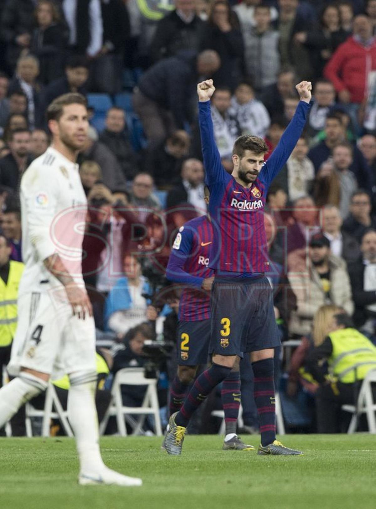 imágenes del partido entre el Real Madrid y el FC Barcelona en el Estadio Santiago Bernabéu de jornada 26 de La Liga.