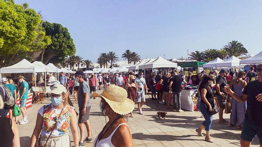 Mercadillo de Teguise en la Plaza de La Mareta.