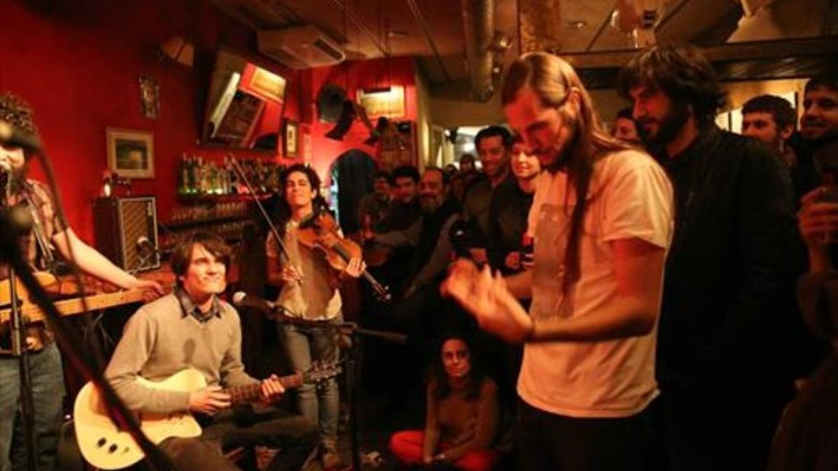 Concierto en el bar Heliogàbal, uno de los tres espacios del Ronda.