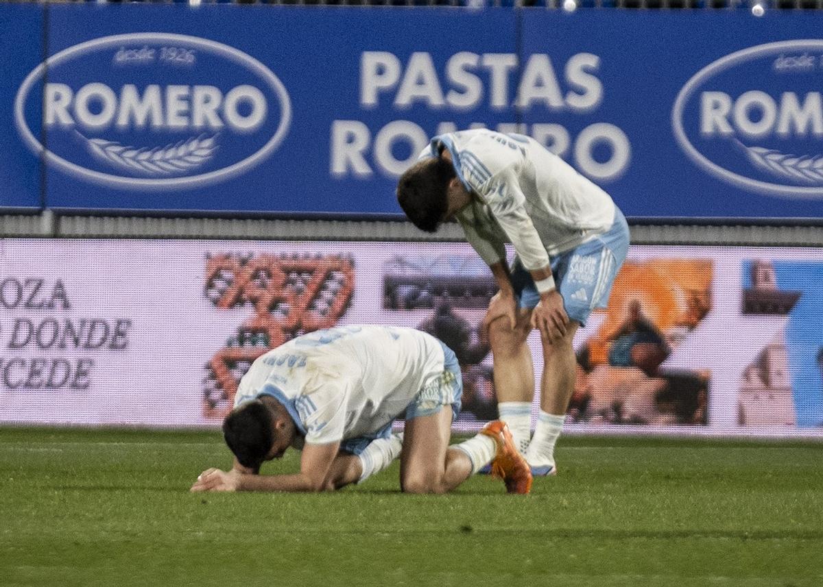 Tachi y Aguirregabiria, desolados tras el empate ante el Eibar del pasado sábado.