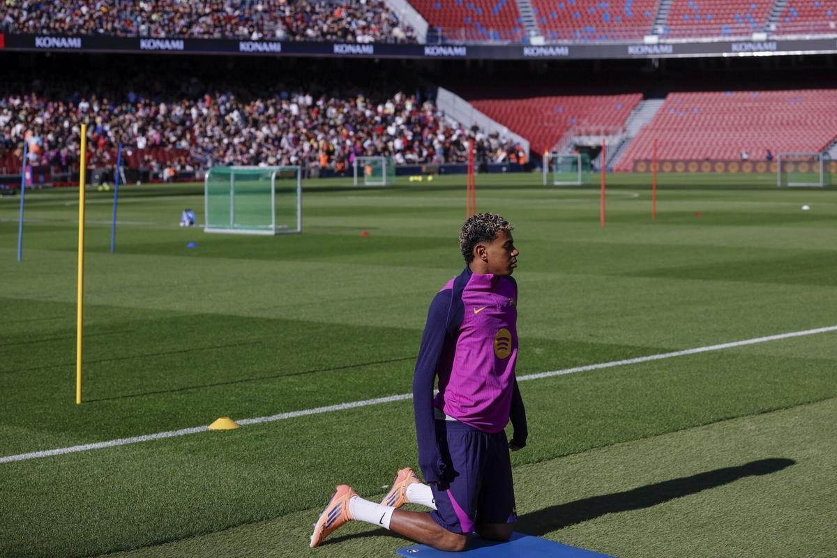 Així és el renovat Spotify Camp Nou, durant el primer entrenament de l'equip blaugrana Així és el renovat Spotify Camp Nou, durant el primer entrenament de l'equip blaugrana