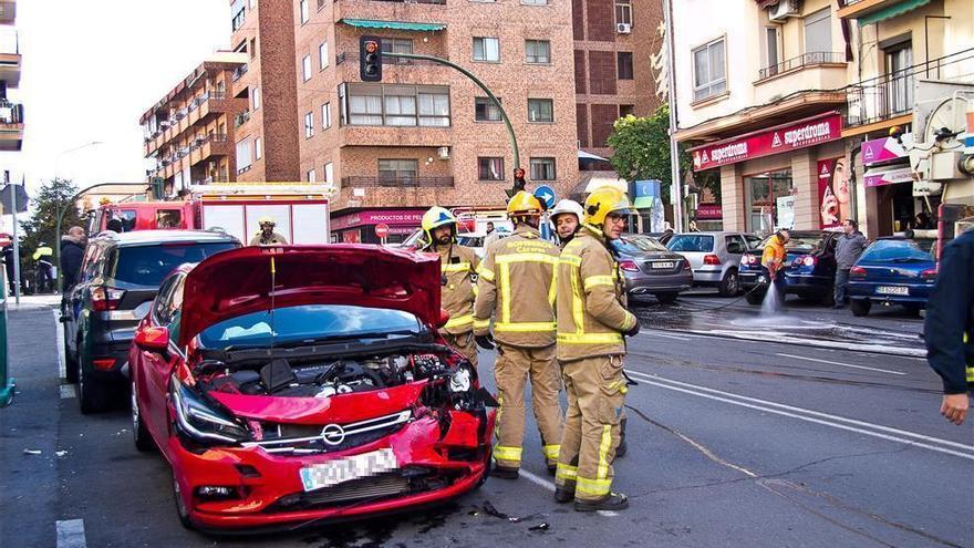 Dos heridos en un choque entre tres coches en Antonio Hurtado