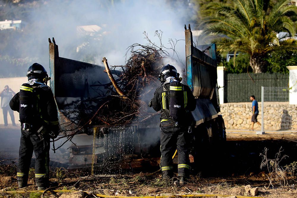 Incendio de un camión en Ibiza