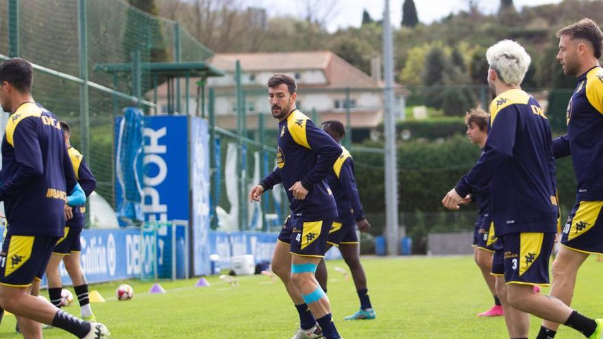 Pablo Martínez, durante el entrenamiento de ayer en la ciudad deportiva. |  // RCD