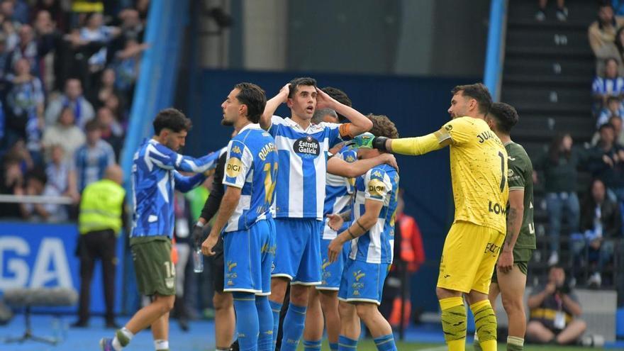 Así fue la revisión del penalti de Eddahchouri en el Deportivo-Leganés: "Tiene el brazo a la altura del hombro, abierto, impactando el balón"