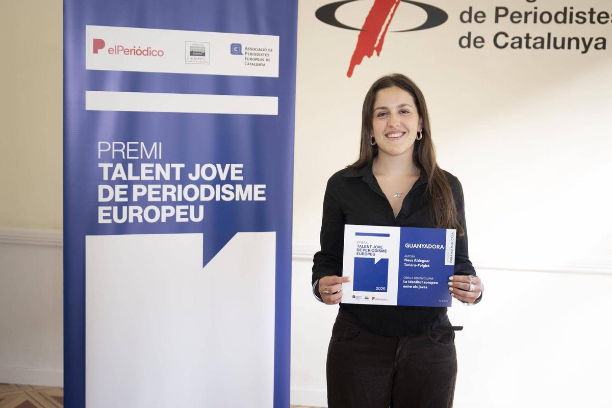 Entrega del Primer Premi Talent Jove de Periodisme Europeu en el Col•legi de Periodistes. En la foto, Neus Aldeguer, periodista premiada