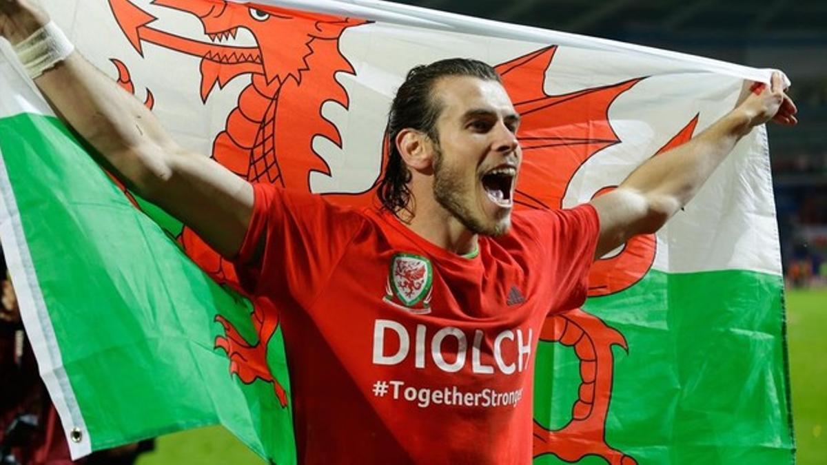 Bale celebra la clasificación de Gales para la Eurocopa