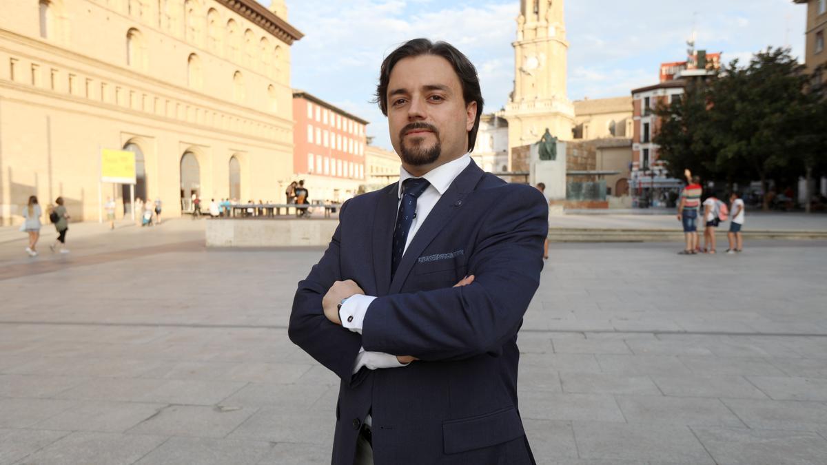 El abogado Alberto Perió, este viernes, en la plaza del Pilar.