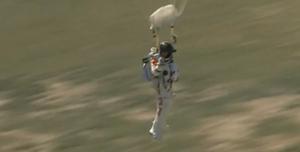 El paracaigudista Felix Baumgartner, durant la caiguda.