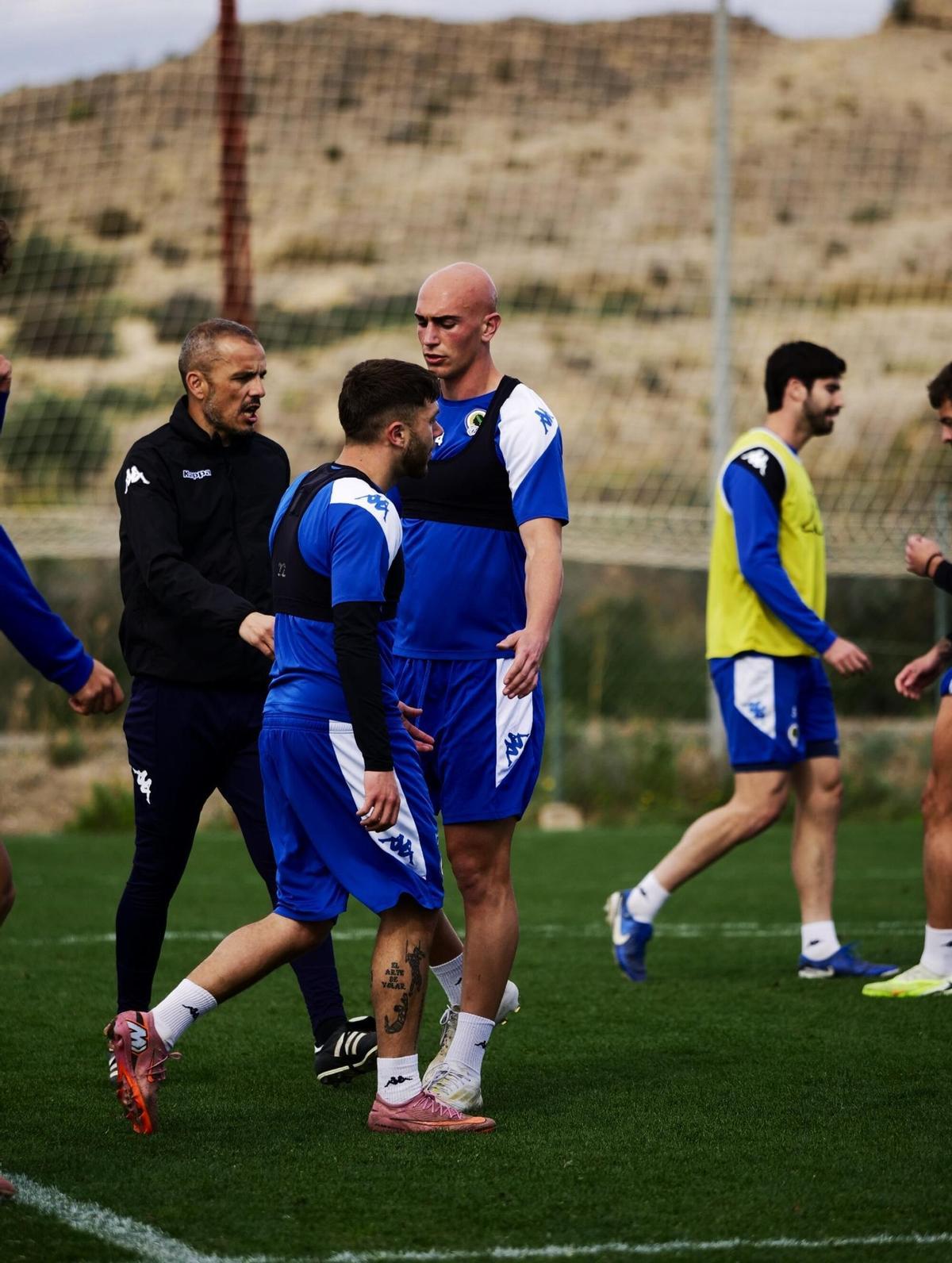 Beto Company dirige el penúltimo entrenamiento de la semana en Fontcalent.
