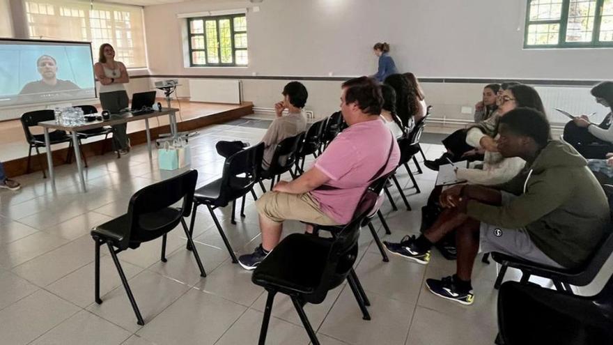 Interés por los nuevos nichos de empleo para jóvenes en La Corredoria | LNE