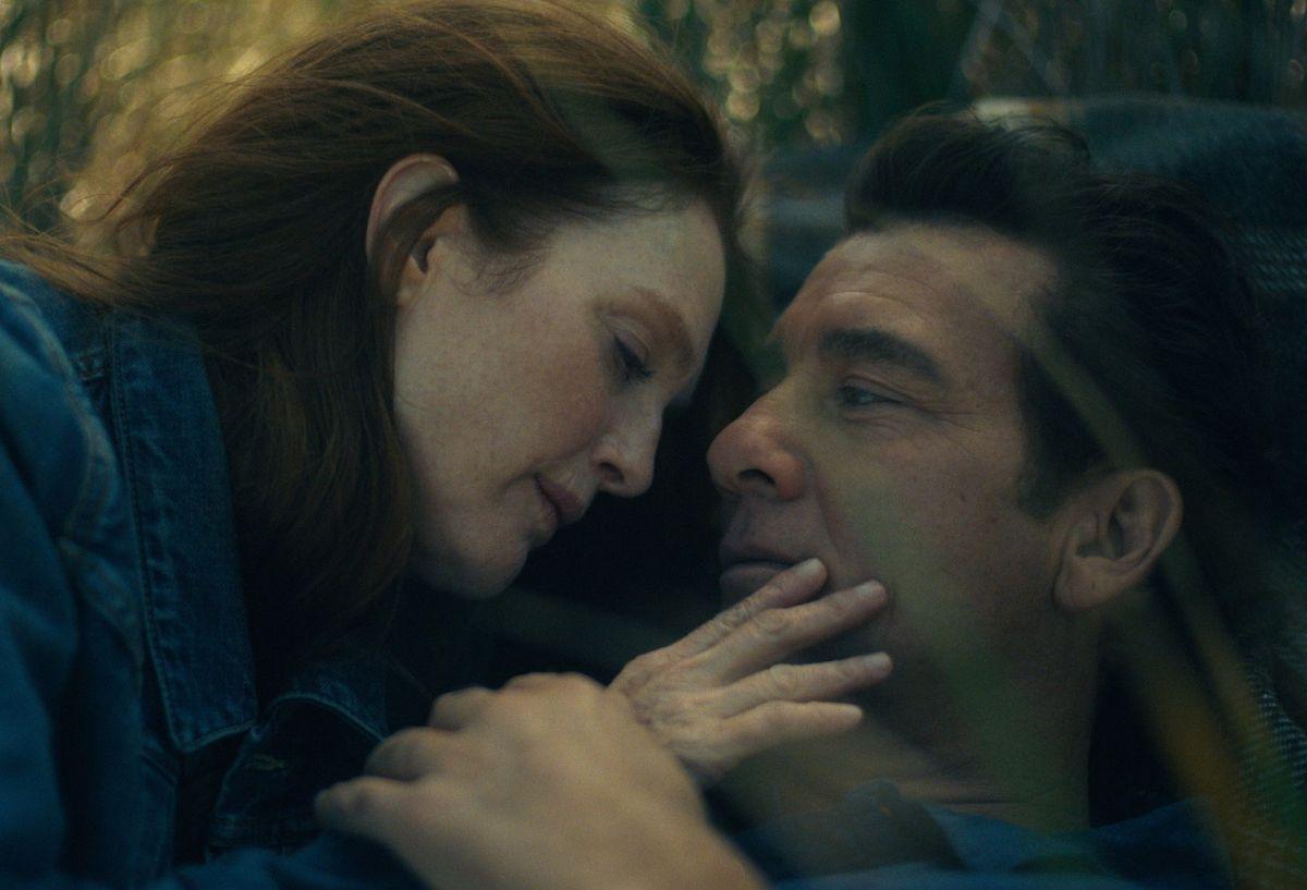 Julianne Moore y Clive Owen en ’La historia de Lisey’.