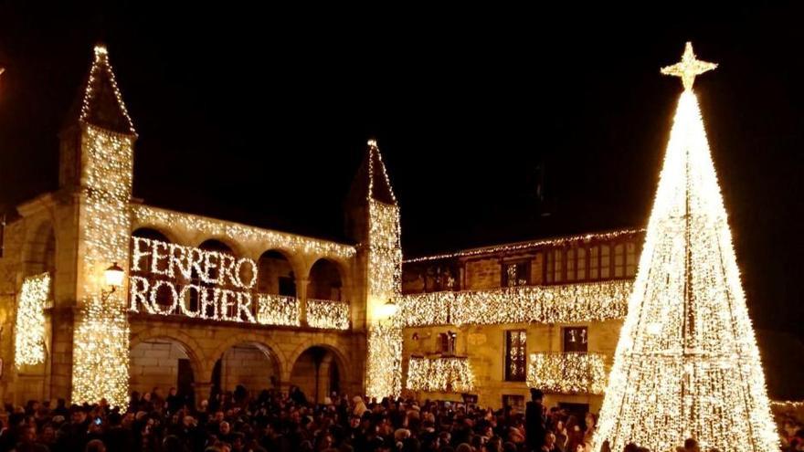 Puebla de Sanabria, iluminada con las luces de Ferrero Rocher.