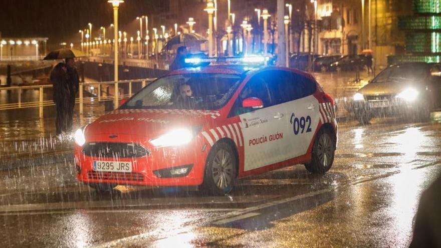 Dos detenidos por tráfico de drogas y otros tres  por resistencia a la autoridad al ser desalojados de un bar