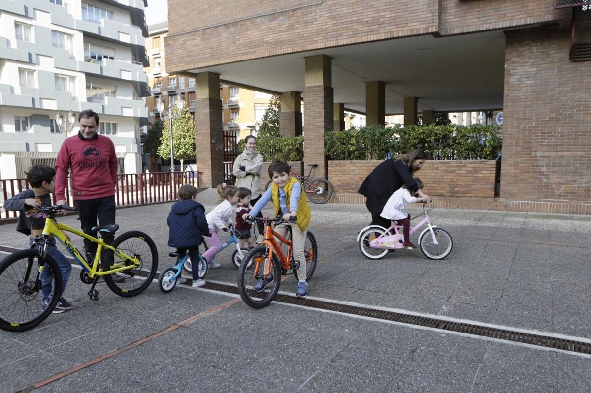 Los adolescentes dan clase a los peques