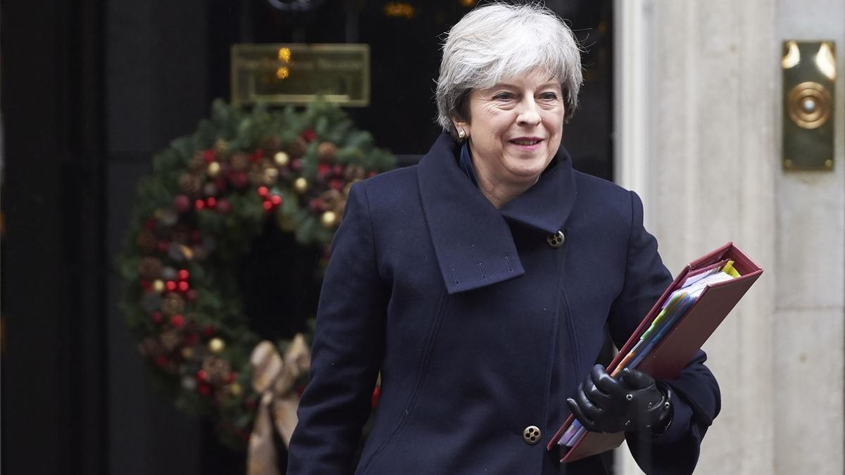 La primera ministra británica, Theresa May, abandonando la residencia gubernamental de Downting Street.