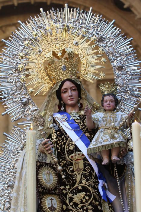 La Virgen del Carmen de Pedregalejo preside el Rosario de las Glorias