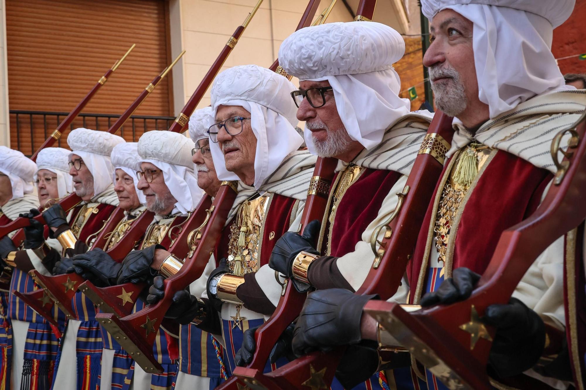 La trilogIa festera de Alcoy despierta con la Diana