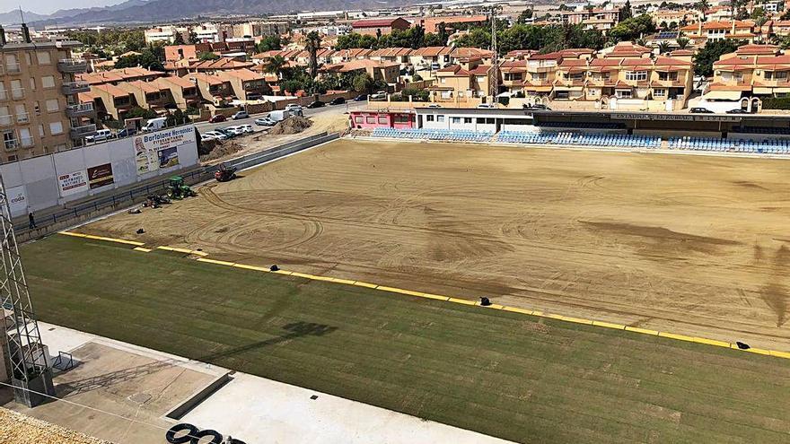 Un césped de Primera para el centenario El Rubial