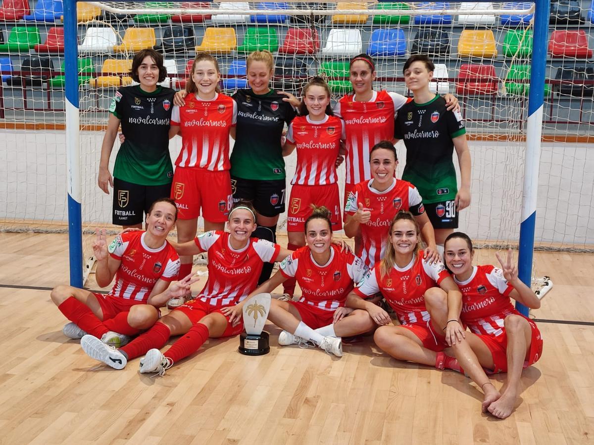 Las jugadoras del Navalcarnero celebran su victoria en el Festa d'Elx