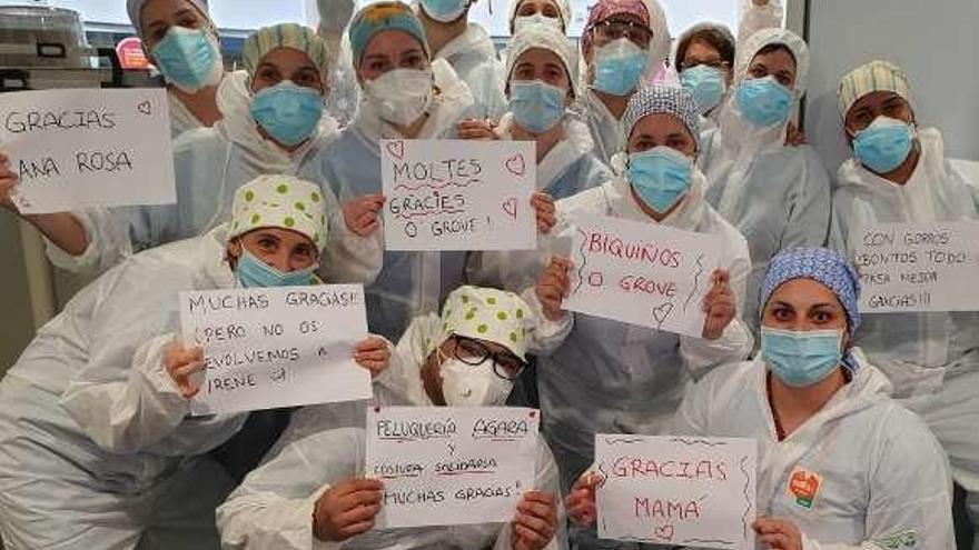 El Entroido Meco convierte sus disfraces en gorros para un hospital de Barcelona