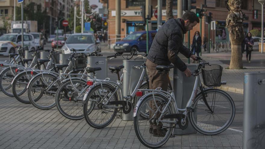 Elche, camino de las 60 estaciones para coger bicicletas