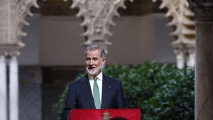 El rey Felipe VI, este domingo por la noche, pronuncia un discurso durante la cena de gala ofrecida a los líderes mundiales que asisten en Sevilla a la IV Conferencia Internacional sobre Financiación para el Desarrollo.
