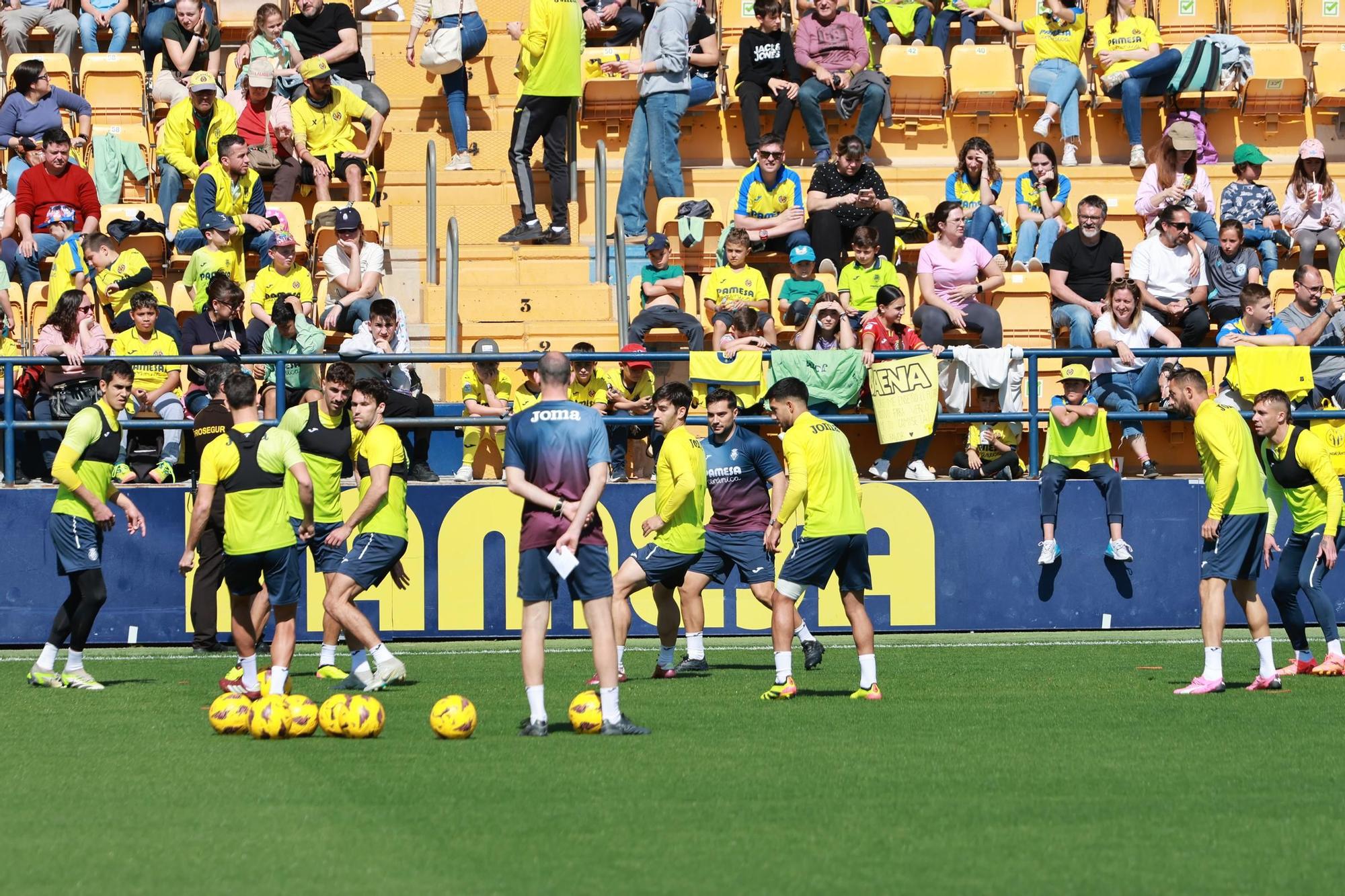 Galería | La afición del Villarreal disfruta con sus ídolos en el entrenamiento de puertas abiertas