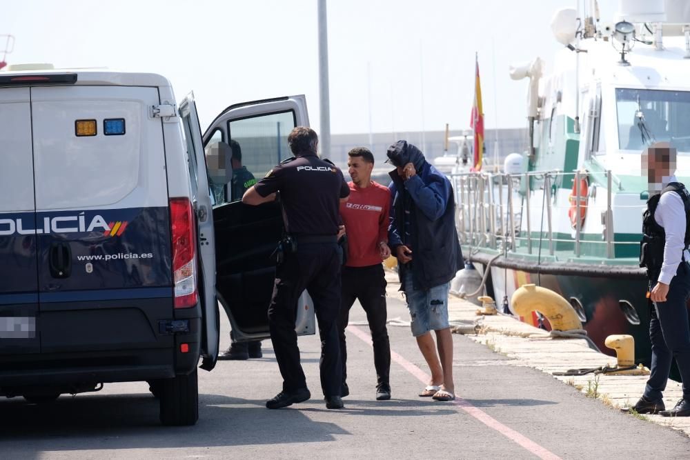 Rescatados seis inmigrantes en un pesquero a la deriva a 52 millas de la costa de Alicante