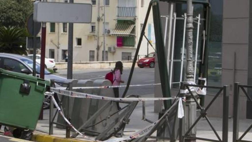 Estado en el que quedó la zona tras el choque.