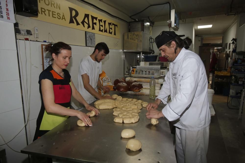 Forn Artesà Rafelet. Mejor panquemado, segundo de escaparate y tercero de torta de pasas y nueces y de monas.