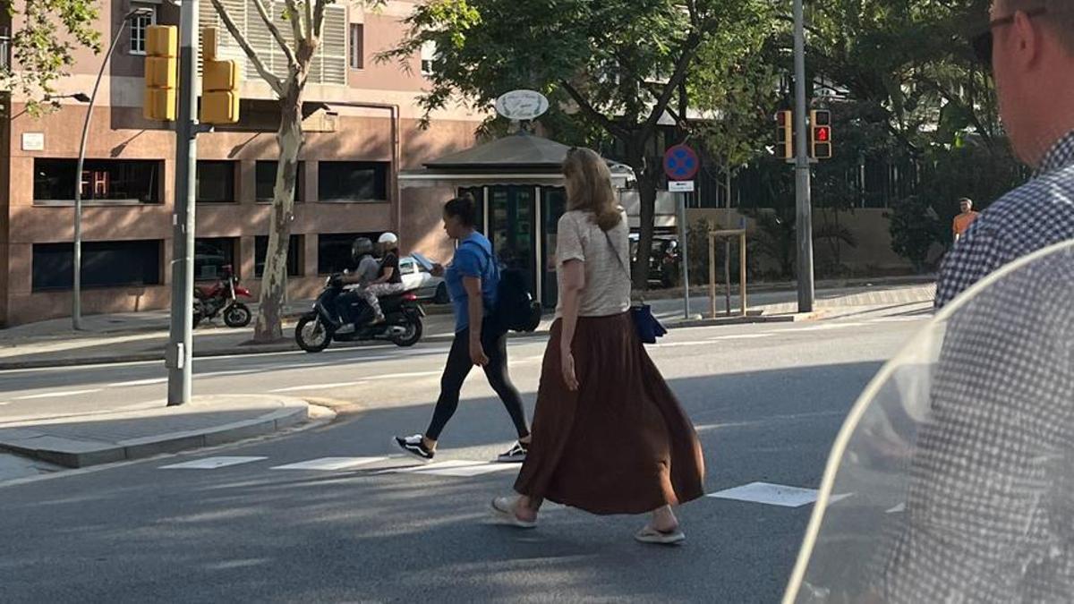 La infanta Cristina paseando por Barcelona.