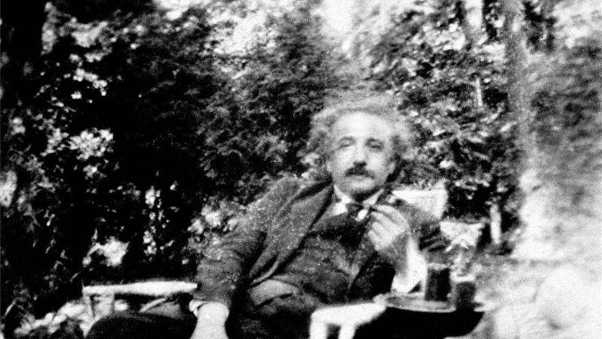 Cuando Einstein besó a una jotera