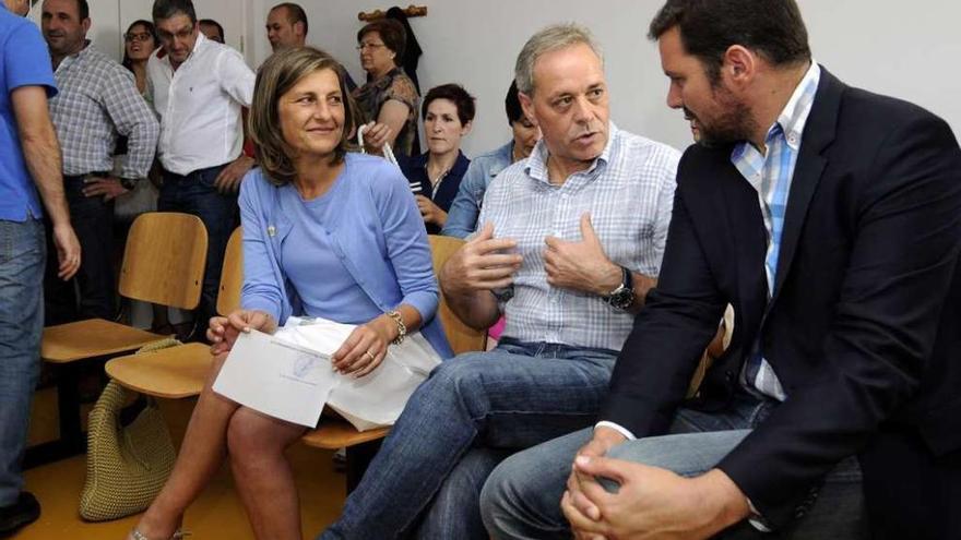 Belén Cachafeiro, José Balseiros y José López, durante la elección del diputado provincial. // Bernabé/J.Lalín