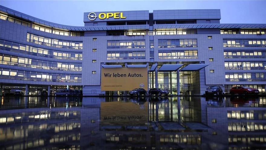 La policía registra oficinas de Opel en Alemania