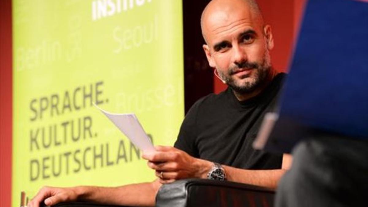 Guardiola lee la poesía de su «héroe» Martí i Pol en Múnich_MEDIA_1