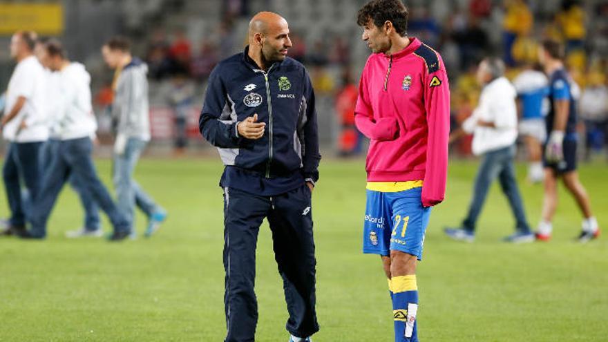 Manuel Pablo, con Valerón en el Estadio de Gran Canaria.