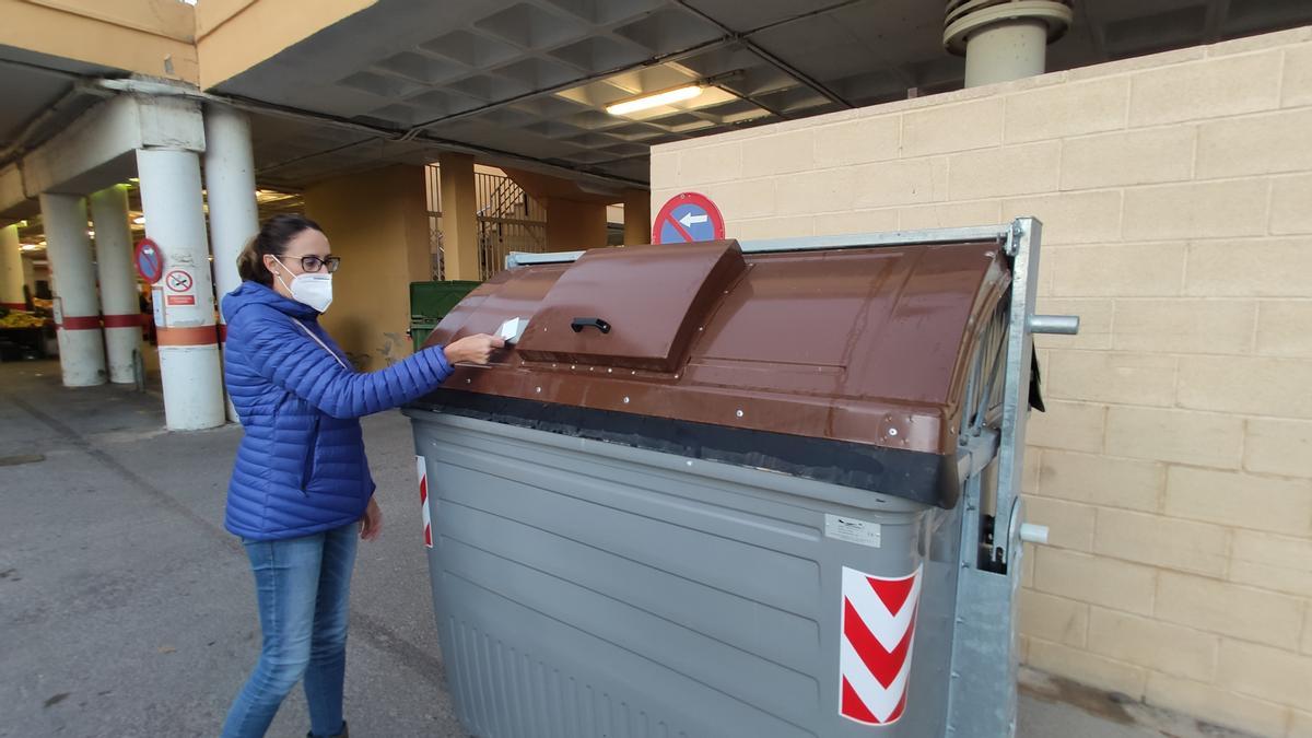 Jornada de concienciación medioambiental en el mercadillo de El Campello