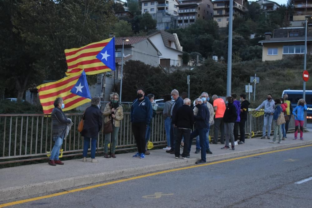 Concentració davant la caserna de la guàrdia civil