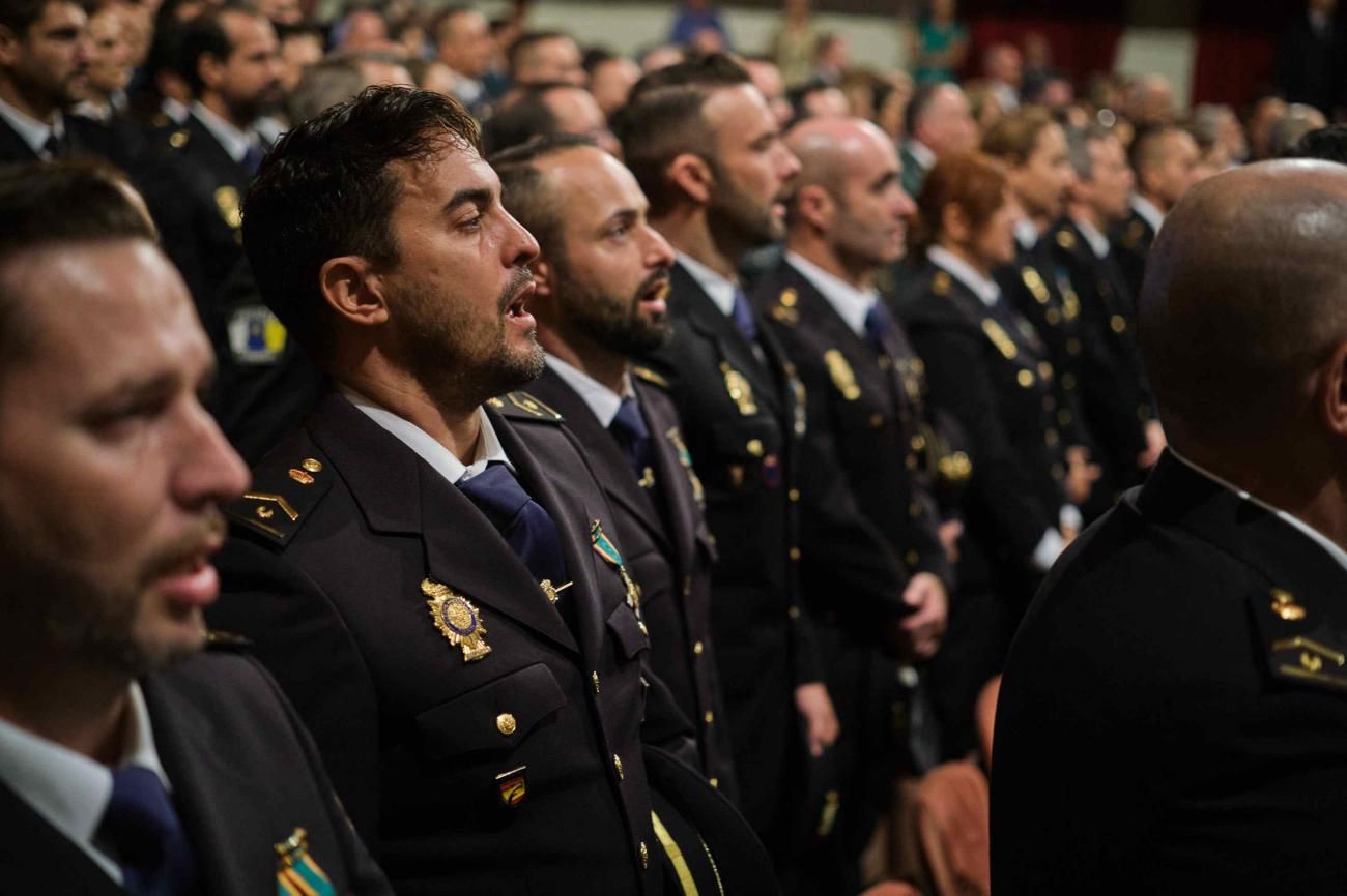 Acto Institucional de la Policía Nacional en el Teatro Guimerá