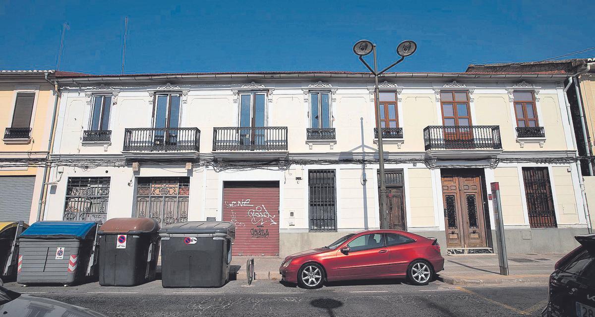 La rehabilitación de la casona de pueblo de La Torre para uso hotelero ha mantenido la fachada exterior.